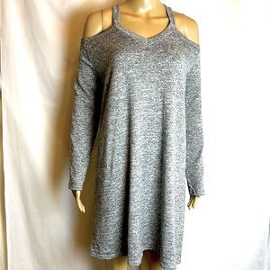 LOVE @ first Sight Sweater Dress. Size XL. Cold Shoulder. Like New. Light Gray